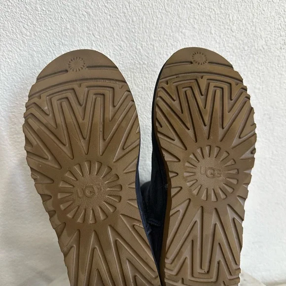UGG CLASSIC SHORT II NAVY SHEARLING WATER RESISTANT BOOTS SIZE 8 - Picture 6 of 14
